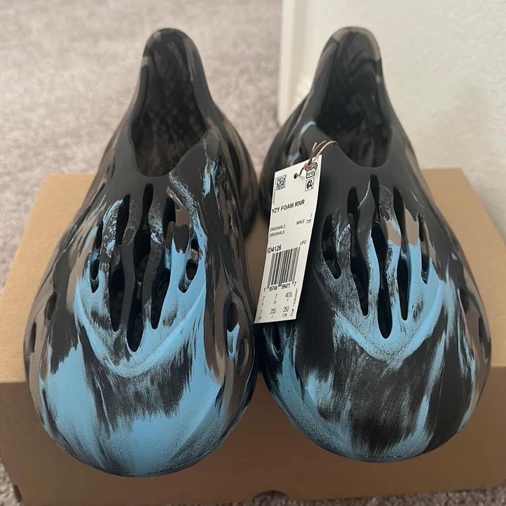 Yzy foam Rnr